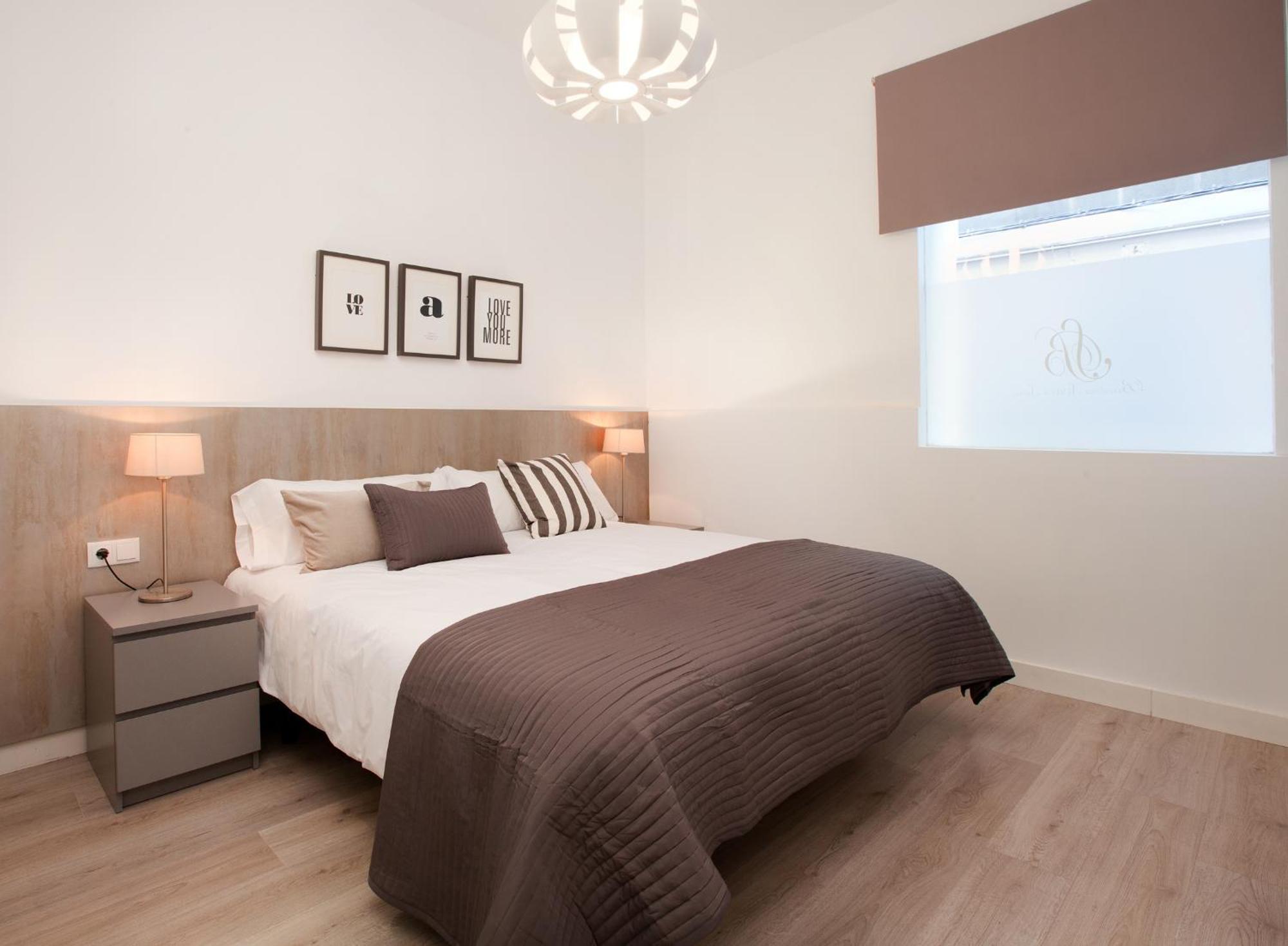 Click&Flat Seneca Suites Barcelona Room photo